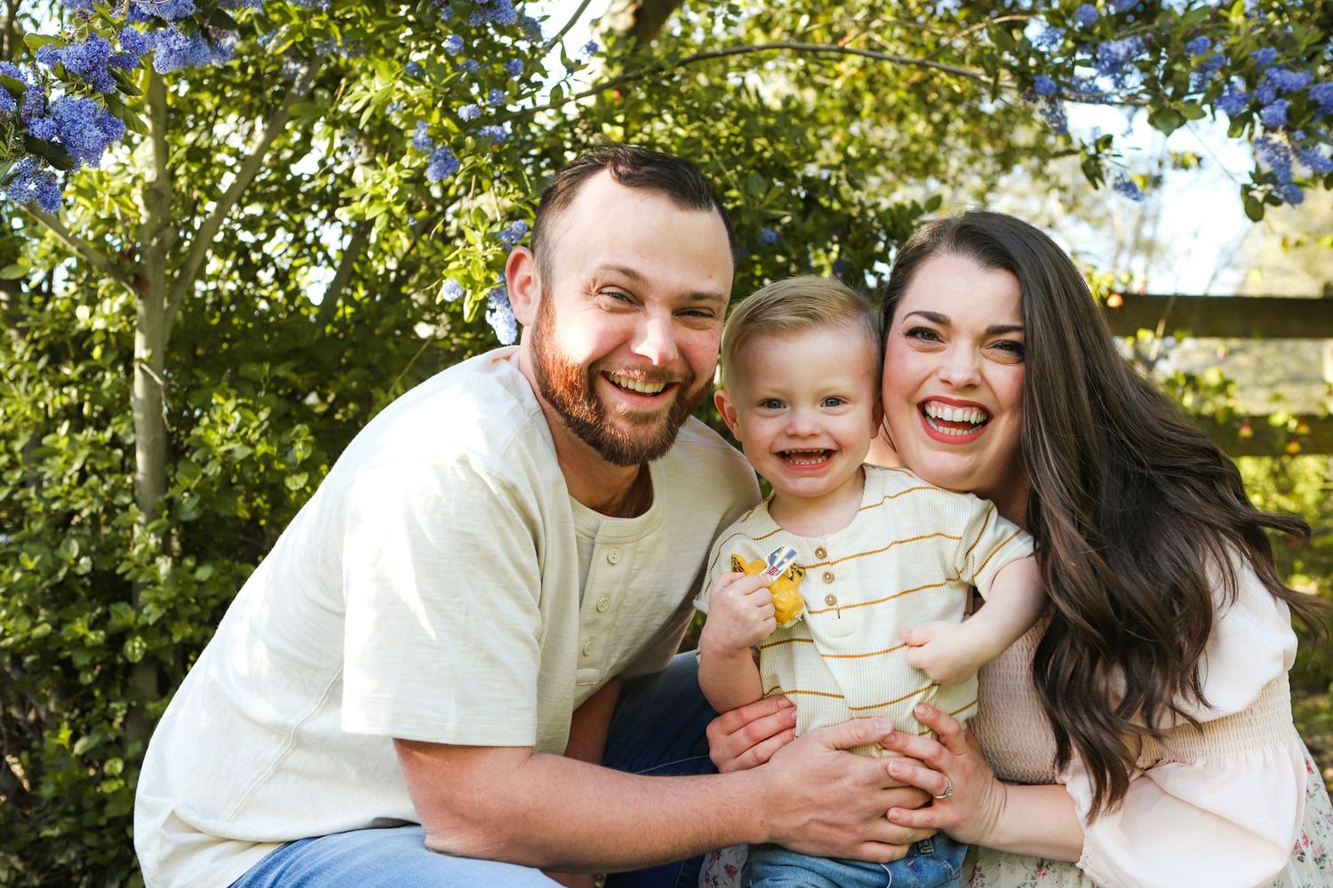 Family portrait — placeholder sample, to be replaced with 4G Images work